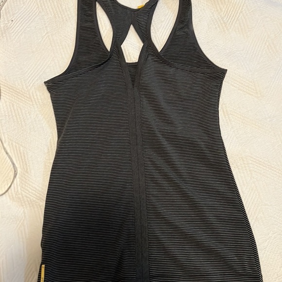 Cute cutout racerback striped workout tank - Picture 5 of 6